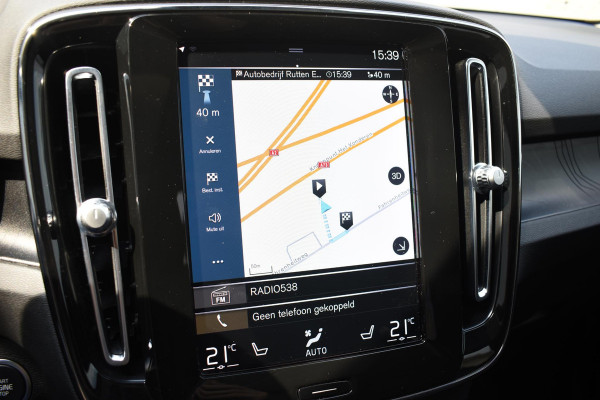 Volvo XC40 T5 262PK Automaat Plug-in Hybrid Ultimate Dark / Adaptieve Cruisecontrol / Elektr. schuifdak / Leer / Stoelverwarming / Stuurverwarming / Elektrische Stoelen / Trekhaak / Elektr. achterklep / Harman Kardon / 360 graden camera