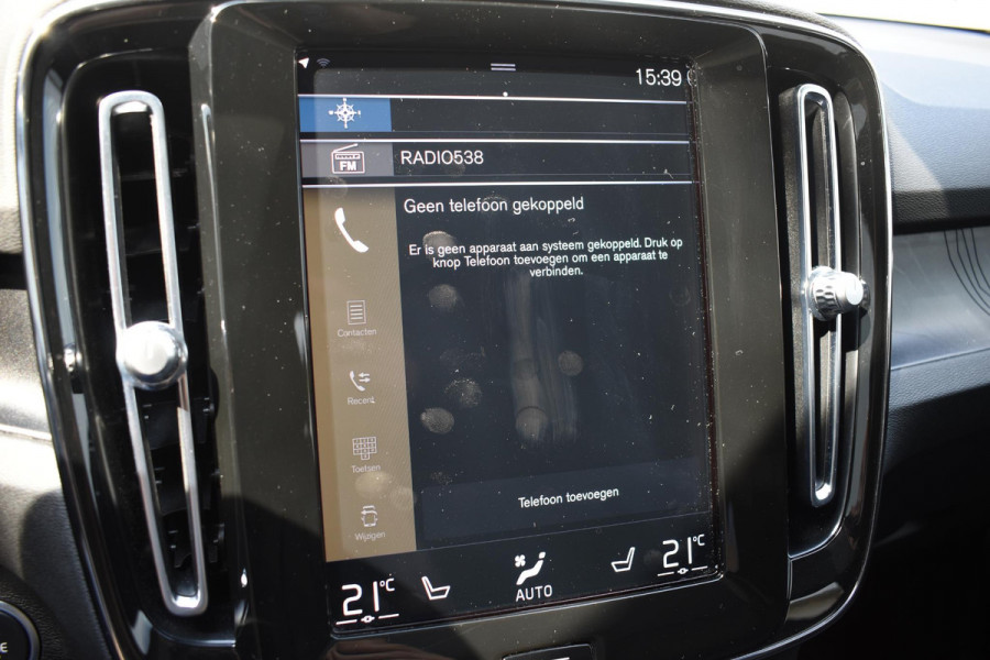 Volvo XC40 T5 262PK Automaat Plug-in Hybrid Ultimate Dark / Adaptieve Cruisecontrol / Elektr. schuifdak / Leer / Stoelverwarming / Stuurverwarming / Elektrische Stoelen / Trekhaak / Elektr. achterklep / Harman Kardon / 360 graden camera