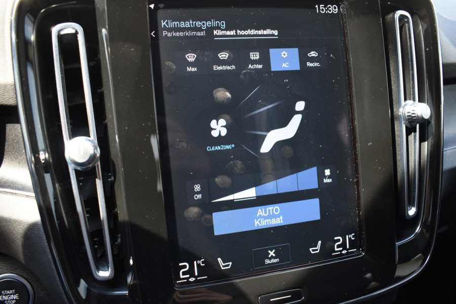 Volvo XC40 T5 262PK Automaat Plug-in Hybrid Ultimate Dark / Adaptieve Cruisecontrol / Elektr. schuifdak / Leer / Stoelverwarming / Stuurverwarming / Elektrische Stoelen / Trekhaak / Elektr. achterklep / Harman Kardon / 360 graden camera