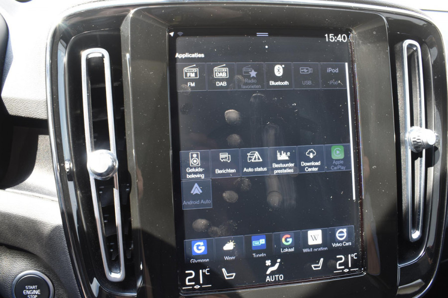 Volvo XC40 T5 262PK Automaat Plug-in Hybrid Ultimate Dark / Adaptieve Cruisecontrol / Elektr. schuifdak / Leer / Stoelverwarming / Stuurverwarming / Elektrische Stoelen / Trekhaak / Elektr. achterklep / Harman Kardon / 360 graden camera