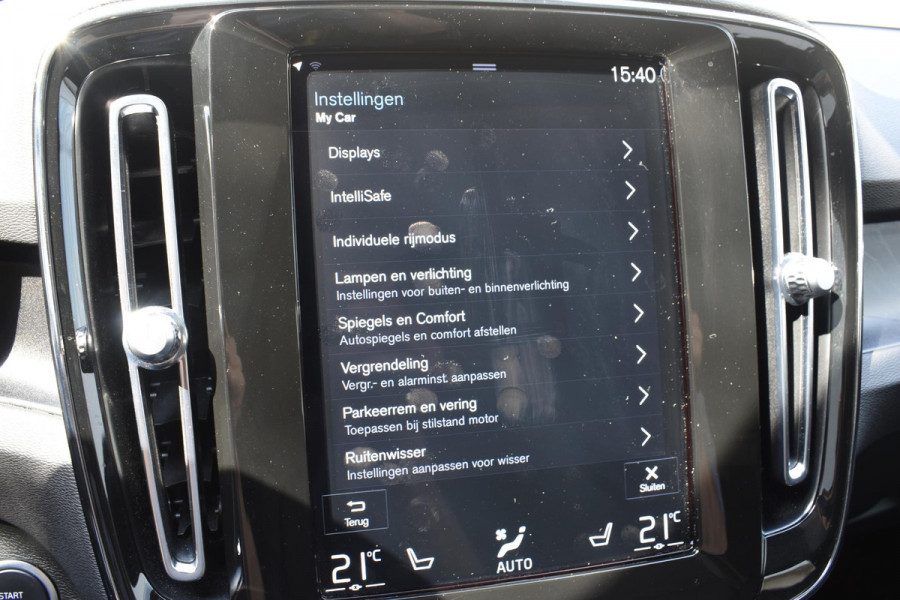 Volvo XC40 T5 262PK Automaat Plug-in Hybrid Ultimate Dark / Adaptieve Cruisecontrol / Elektr. schuifdak / Leer / Stoelverwarming / Stuurverwarming / Elektrische Stoelen / Trekhaak / Elektr. achterklep / Harman Kardon / 360 graden camera