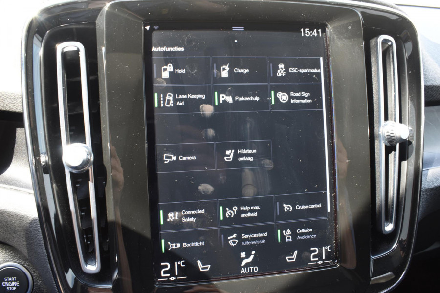 Volvo XC40 T5 262PK Automaat Plug-in Hybrid Ultimate Dark / Adaptieve Cruisecontrol / Elektr. schuifdak / Leer / Stoelverwarming / Stuurverwarming / Elektrische Stoelen / Trekhaak / Elektr. achterklep / Harman Kardon / 360 graden camera