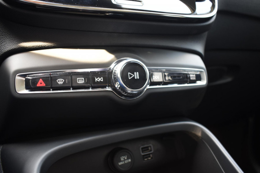 Volvo XC40 T5 262PK Automaat Plug-in Hybrid Ultimate Dark / Adaptieve Cruisecontrol / Elektr. schuifdak / Leer / Stoelverwarming / Stuurverwarming / Elektrische Stoelen / Trekhaak / Elektr. achterklep / Harman Kardon / 360 graden camera