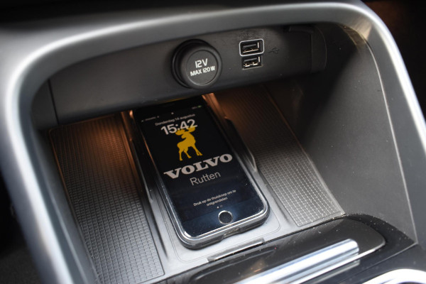 Volvo XC40 T5 262PK Automaat Plug-in Hybrid Ultimate Dark / Adaptieve Cruisecontrol / Elektr. schuifdak / Leer / Stoelverwarming / Stuurverwarming / Elektrische Stoelen / Trekhaak / Elektr. achterklep / Harman Kardon / 360 graden camera