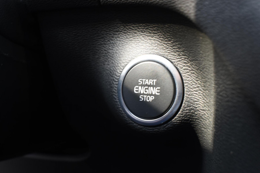 Volvo XC40 T5 262PK Automaat Plug-in Hybrid Ultimate Dark / Adaptieve Cruisecontrol / Elektr. schuifdak / Leer / Stoelverwarming / Stuurverwarming / Elektrische Stoelen / Trekhaak / Elektr. achterklep / Harman Kardon / 360 graden camera