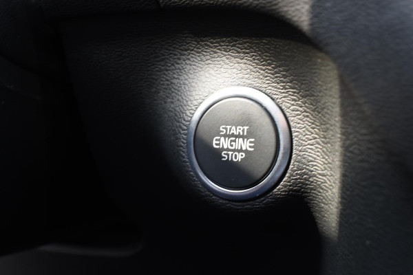 Volvo XC40 T5 262PK Automaat Plug-in Hybrid Ultimate Dark / Adaptieve Cruisecontrol / Elektr. schuifdak / Leer / Stoelverwarming / Stuurverwarming / Elektrische Stoelen / Trekhaak / Elektr. achterklep / Harman Kardon / 360 graden camera
