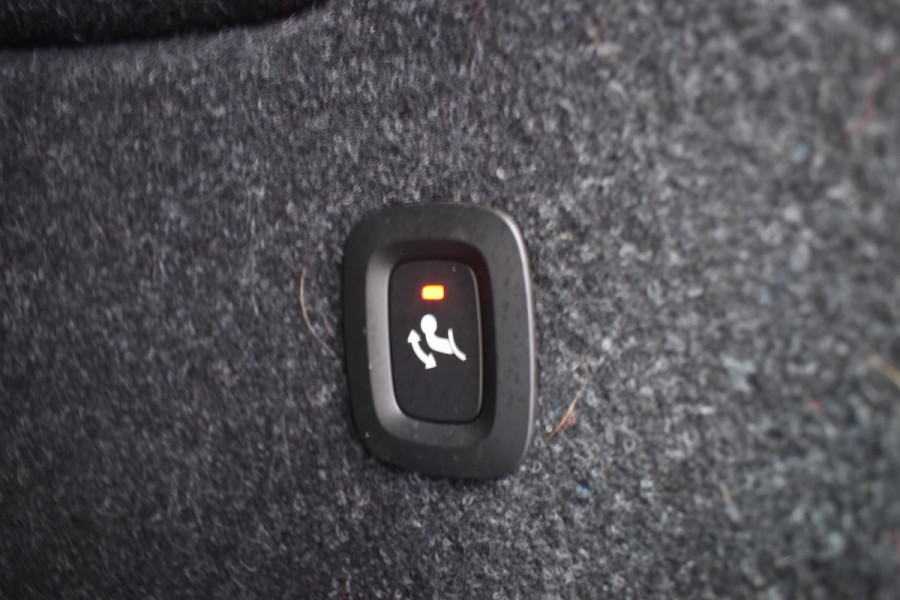 Volvo XC40 T5 262PK Automaat Plug-in Hybrid Ultimate Dark / Adaptieve Cruisecontrol / Elektr. schuifdak / Leer / Stoelverwarming / Stuurverwarming / Elektrische Stoelen / Trekhaak / Elektr. achterklep / Harman Kardon / 360 graden camera