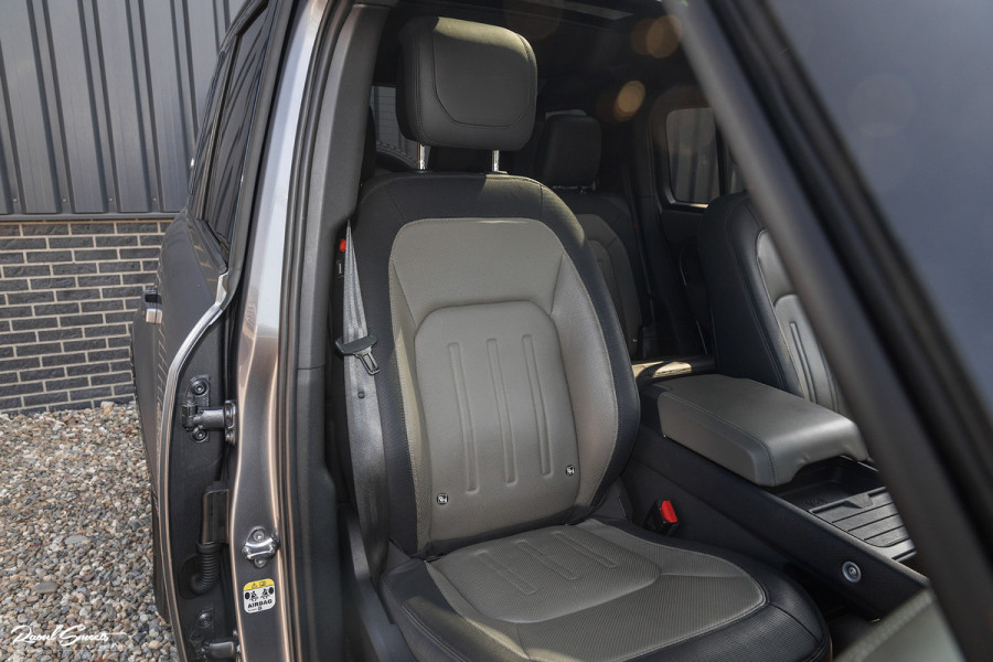Land Rover Defender 2.0 P400e 110 X-Dynamic HSE | Full Stealth PPF | Adaptieve Cruise | Panorama dak | Zwenkbare trekhaak | Meridian |