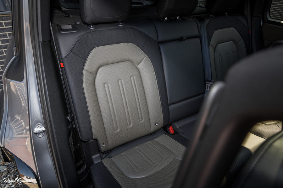 Land Rover Defender 2.0 P400e 110 X-Dynamic HSE | Full Stealth PPF | Adaptieve Cruise | Panorama dak | Zwenkbare trekhaak | Meridian |