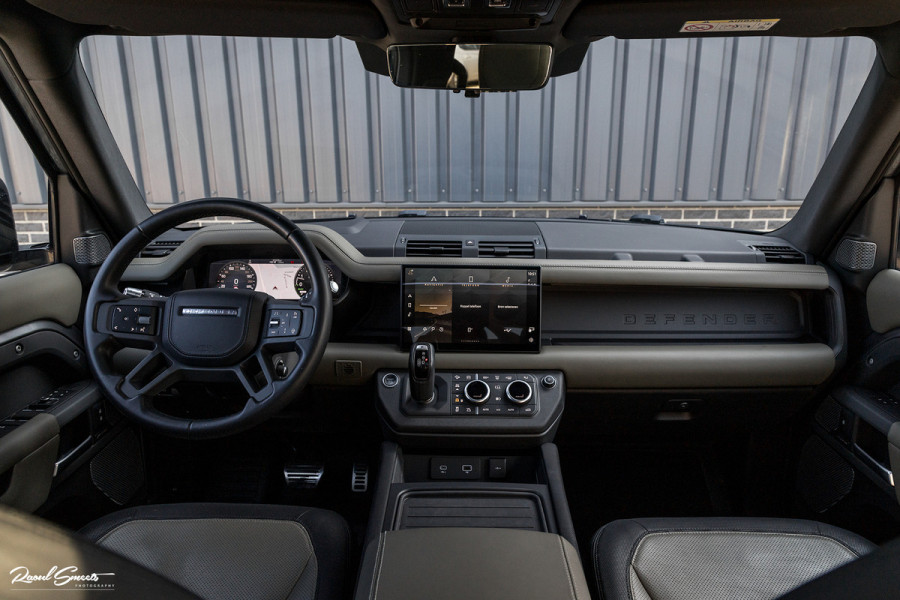 Land Rover Defender 2.0 P400e 110 X-Dynamic HSE | Full Stealth PPF | Adaptieve Cruise | Panorama dak | Zwenkbare trekhaak | Meridian |