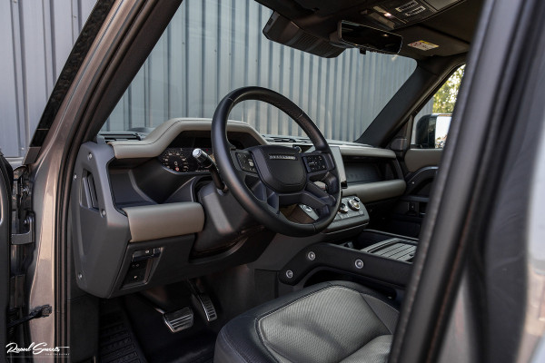 Land Rover Defender 2.0 P400e 110 X-Dynamic HSE | Full Stealth PPF | Adaptieve Cruise | Panorama dak | Zwenkbare trekhaak | Meridian |