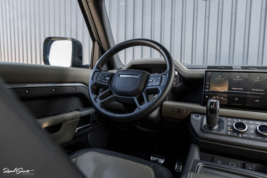 Land Rover Defender 2.0 P400e 110 X-Dynamic HSE | Full Stealth PPF | Adaptieve Cruise | Panorama dak | Zwenkbare trekhaak | Meridian |