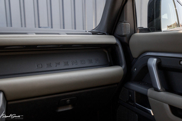 Land Rover Defender 2.0 P400e 110 X-Dynamic HSE | Full Stealth PPF | Adaptieve Cruise | Panorama dak | Zwenkbare trekhaak | Meridian |