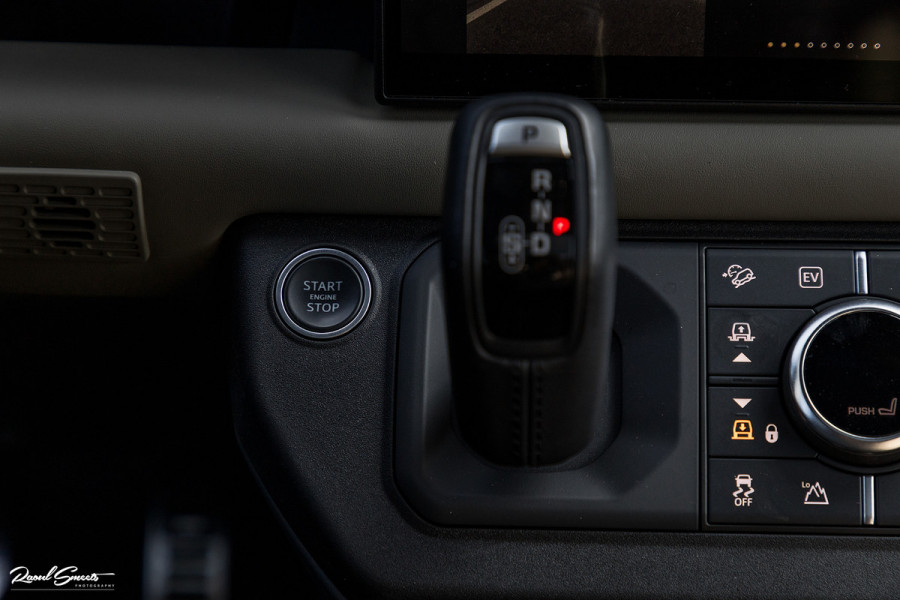 Land Rover Defender 2.0 P400e 110 X-Dynamic HSE | Full Stealth PPF | Adaptieve Cruise | Panorama dak | Zwenkbare trekhaak | Meridian |