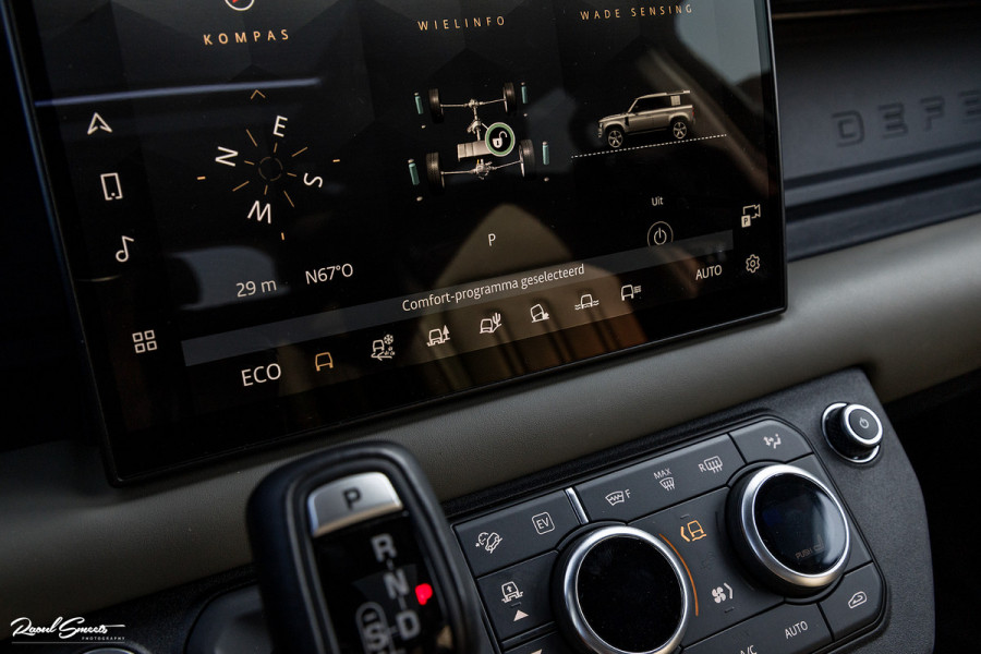 Land Rover Defender 2.0 P400e 110 X-Dynamic HSE | Full Stealth PPF | Adaptieve Cruise | Panorama dak | Zwenkbare trekhaak | Meridian |