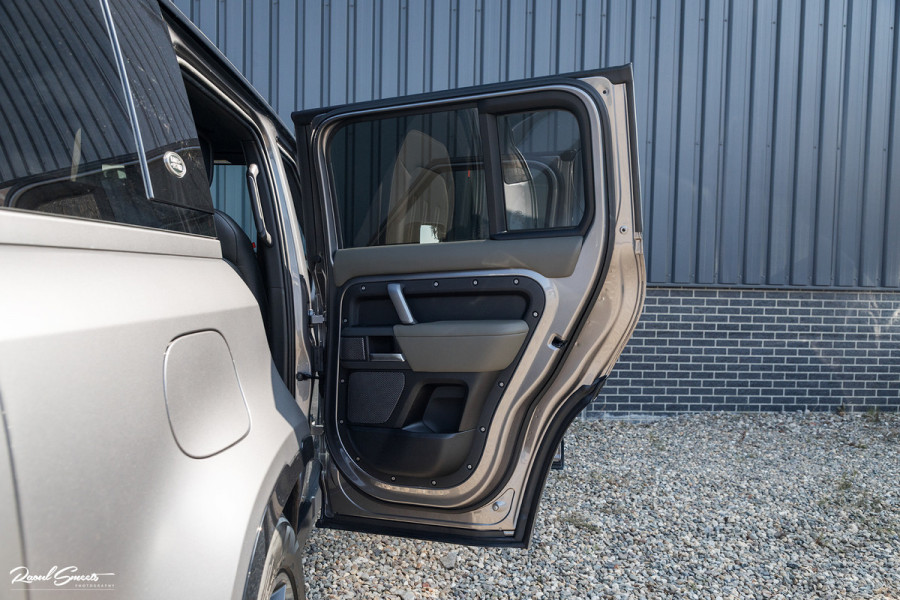 Land Rover Defender 2.0 P400e 110 X-Dynamic HSE | Full Stealth PPF | Adaptieve Cruise | Panorama dak | Zwenkbare trekhaak | Meridian |