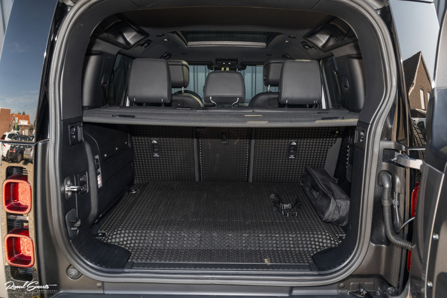 Land Rover Defender 2.0 P400e 110 X-Dynamic HSE | Full Stealth PPF | Adaptieve Cruise | Panorama dak | Zwenkbare trekhaak | Meridian |