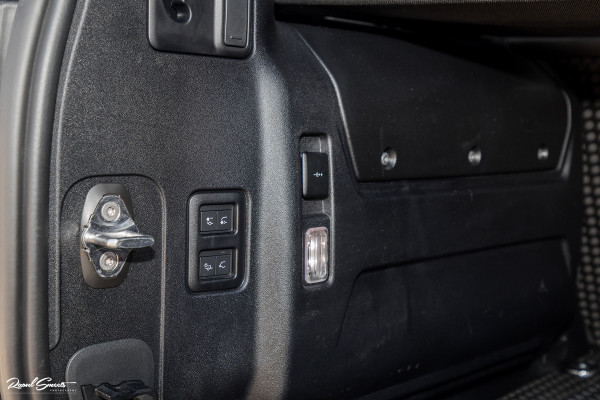 Land Rover Defender 2.0 P400e 110 X-Dynamic HSE | Full Stealth PPF | Adaptieve Cruise | Panorama dak | Zwenkbare trekhaak | Meridian |