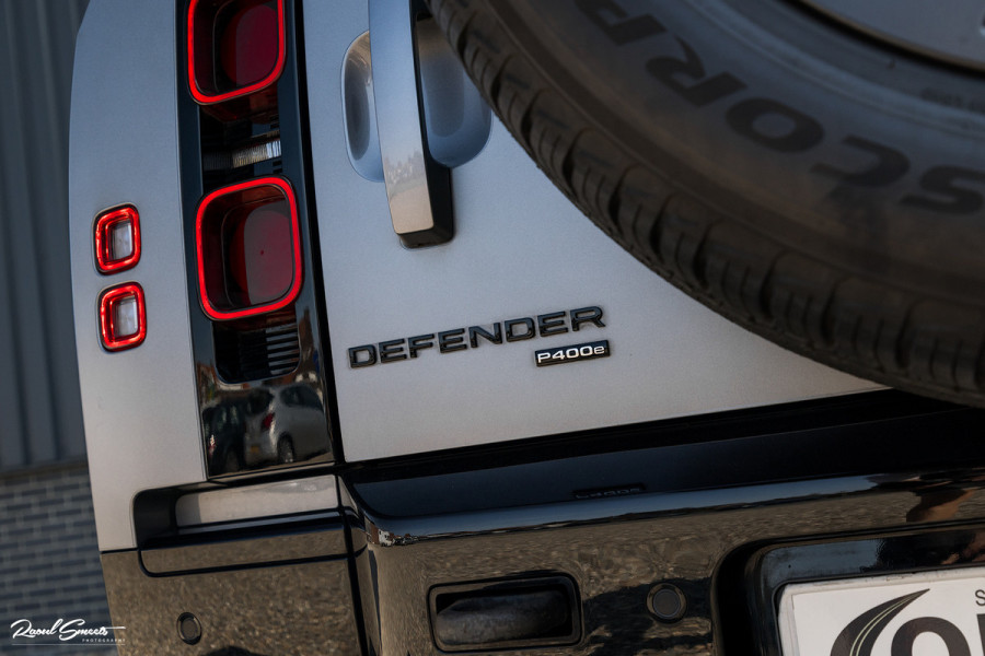 Land Rover Defender 2.0 P400e 110 X-Dynamic HSE | Full Stealth PPF | Adaptieve Cruise | Panorama dak | Zwenkbare trekhaak | Meridian |