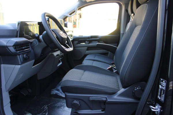 Ford Transit Custom 320 2.5 PHEV L2H1 Limited 233pk |  0,99 Renteactie! | Driver Assistance pack Premium | Wegklapbare Trekhaak | Verwarmd Stuurwiel | 17 inch Licht metalen Velgen | B&O Speakers