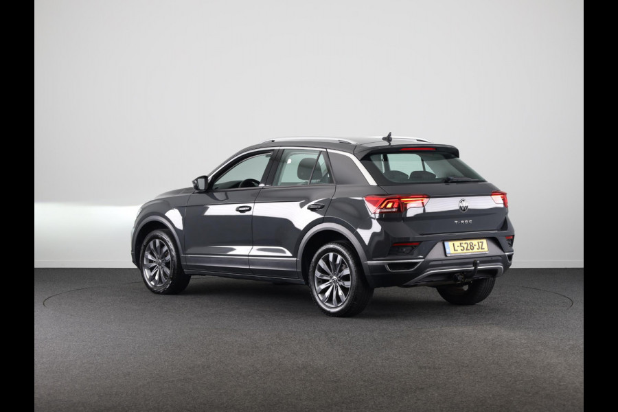 Volkswagen T-Roc 1.5 TSI Sport 150 pk Automaat (DSG) | Navigatie | Trekhaak | Parkeersensoren | Adaptieve cruise control | Elektr. achterklep |