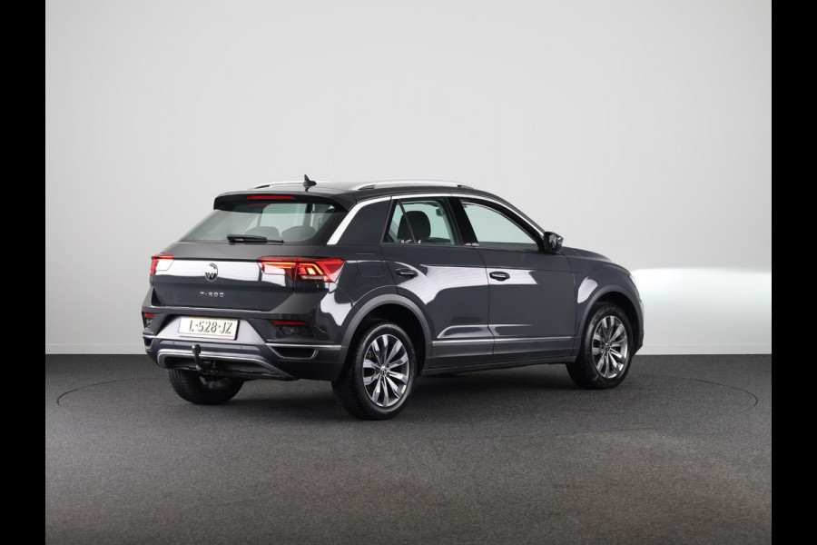 Volkswagen T-Roc 1.5 TSI Sport 150 pk Automaat (DSG) | Navigatie | Trekhaak | Parkeersensoren | Adaptieve cruise control | Elektr. achterklep |