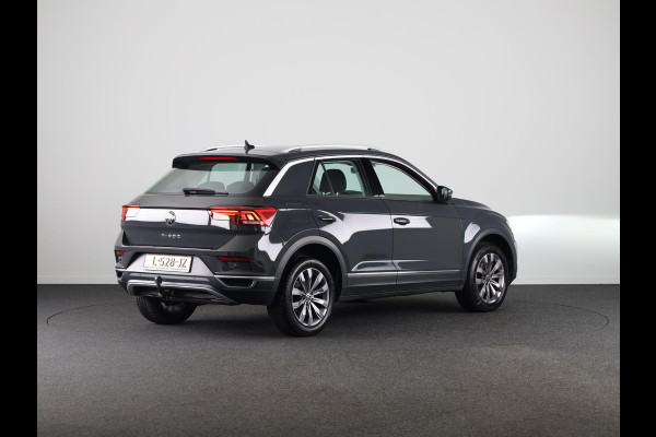 Volkswagen T-Roc 1.5 TSI Sport 150 pk Automaat (DSG) | Navigatie | Trekhaak | Parkeersensoren | Adaptieve cruise control | Elektr. achterklep |