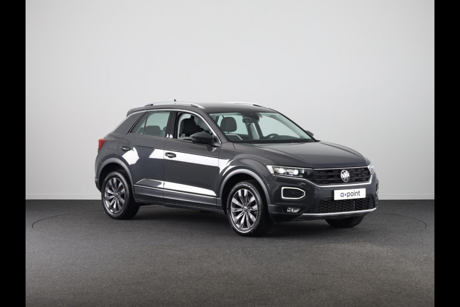 Volkswagen T-Roc 1.5 TSI Sport 150 pk Automaat (DSG) | Navigatie | Trekhaak | Parkeersensoren | Adaptieve cruise control | Elektr. achterklep |