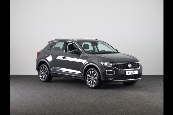 Volkswagen T-Roc 1.5 TSI Sport 150 pk Automaat (DSG) | Navigatie | Trekhaak | Parkeersensoren | Adaptieve cruise control | Elektr. achterklep |