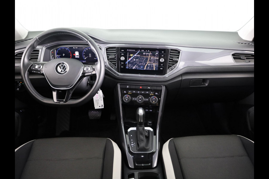 Volkswagen T-Roc 1.5 TSI Sport 150 pk Automaat (DSG) | Navigatie | Trekhaak | Parkeersensoren | Adaptieve cruise control | Elektr. achterklep |