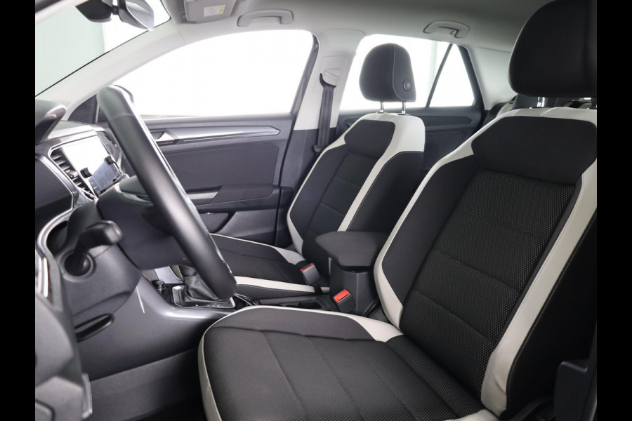 Volkswagen T-Roc 1.5 TSI Sport 150 pk Automaat (DSG) | Navigatie | Trekhaak | Parkeersensoren | Adaptieve cruise control | Elektr. achterklep |