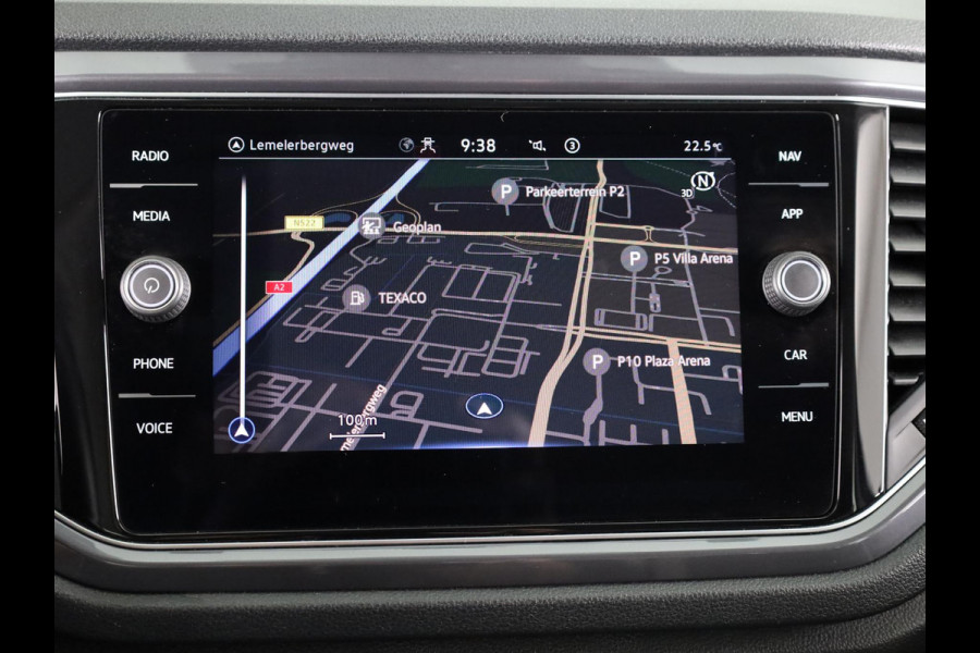 Volkswagen T-Roc 1.5 TSI Sport 150 pk Automaat (DSG) | Navigatie | Trekhaak | Parkeersensoren | Adaptieve cruise control | Elektr. achterklep |