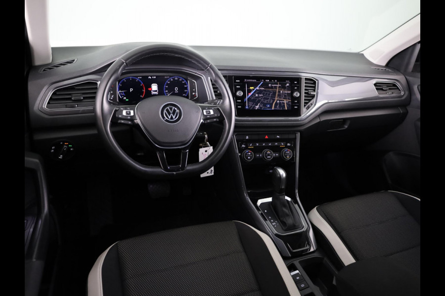 Volkswagen T-Roc 1.5 TSI Sport 150 pk Automaat (DSG) | Navigatie | Trekhaak | Parkeersensoren | Adaptieve cruise control | Elektr. achterklep |