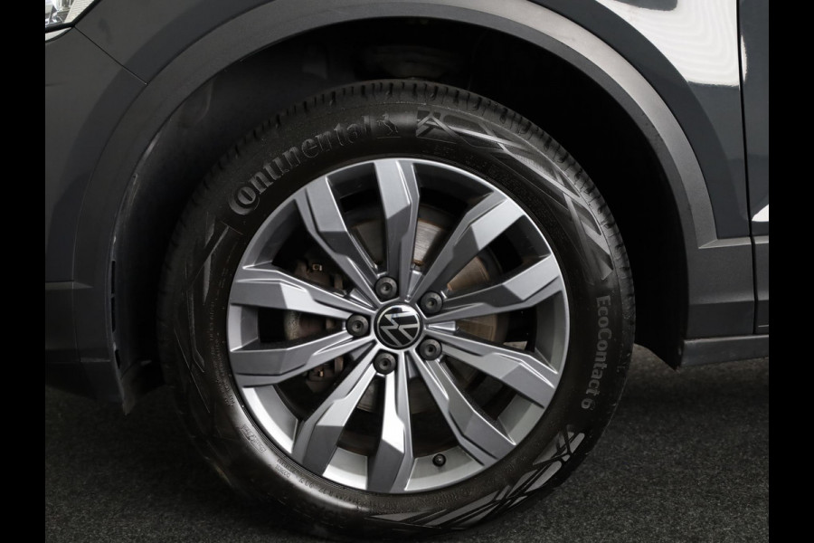 Volkswagen T-Roc 1.5 TSI Sport 150 pk Automaat (DSG) | Navigatie | Trekhaak | Parkeersensoren | Adaptieve cruise control | Elektr. achterklep |