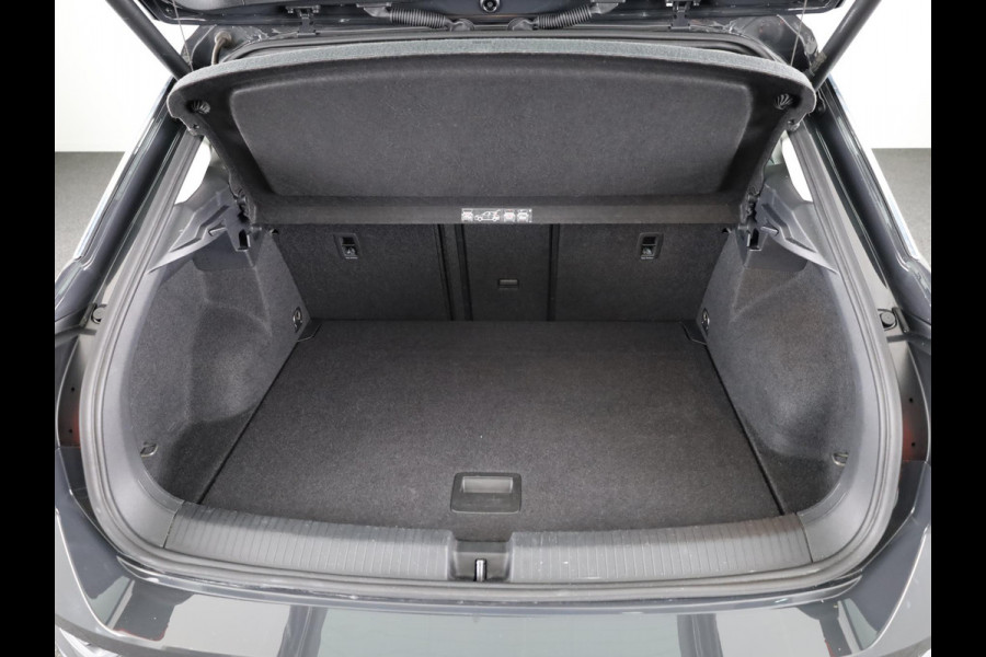 Volkswagen T-Roc 1.5 TSI Sport 150 pk Automaat (DSG) | Navigatie | Trekhaak | Parkeersensoren | Adaptieve cruise control | Elektr. achterklep |