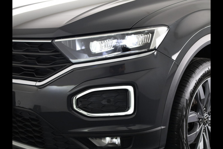 Volkswagen T-Roc 1.5 TSI Sport 150 pk Automaat (DSG) | Navigatie | Trekhaak | Parkeersensoren | Adaptieve cruise control | Elektr. achterklep |