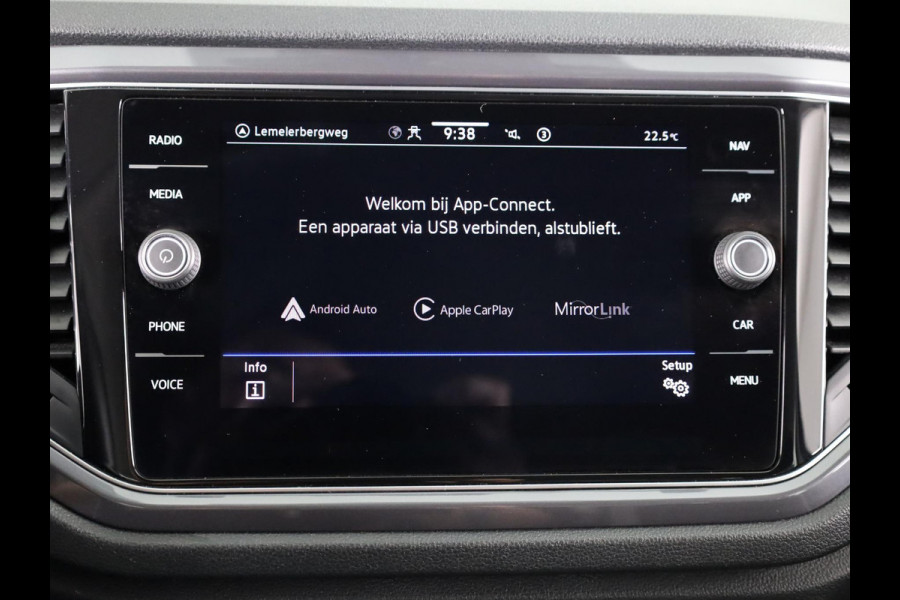Volkswagen T-Roc 1.5 TSI Sport 150 pk Automaat (DSG) | Navigatie | Trekhaak | Parkeersensoren | Adaptieve cruise control | Elektr. achterklep |