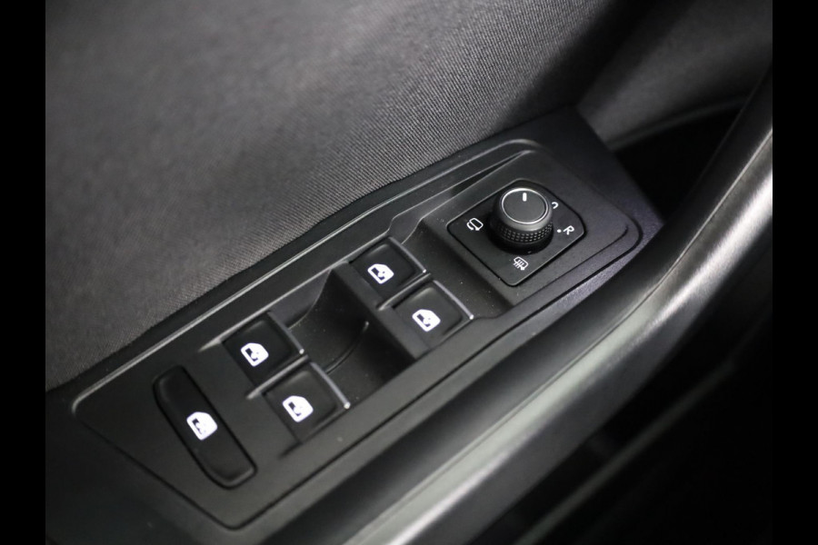 Volkswagen T-Roc 1.5 TSI Sport 150 pk Automaat (DSG) | Navigatie | Trekhaak | Parkeersensoren | Adaptieve cruise control | Elektr. achterklep |