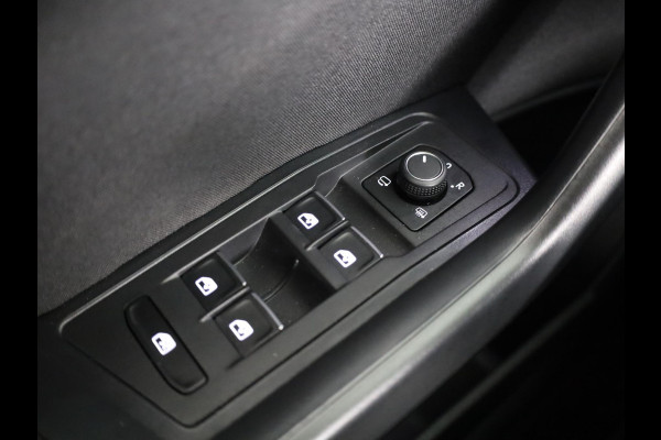 Volkswagen T-Roc 1.5 TSI Sport 150 pk Automaat (DSG) | Navigatie | Trekhaak | Parkeersensoren | Adaptieve cruise control | Elektr. achterklep |