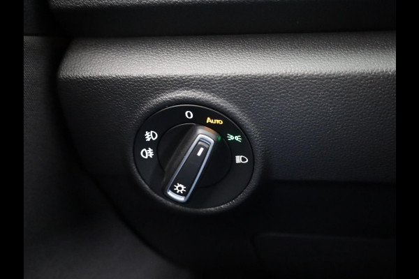 Volkswagen T-Roc 1.5 TSI Sport 150 pk Automaat (DSG) | Navigatie | Trekhaak | Parkeersensoren | Adaptieve cruise control | Elektr. achterklep |