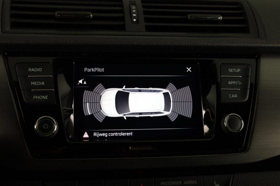 Škoda Fabia Combi 1.0 TSI Business Edition 95 pk | Navigatie via App | Parkeersensoren | Apple Carplay/Android Auto | Cruise control | Stoelverwarming |