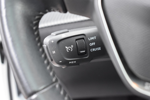 Peugeot 208 1.2 PureTech 100 PK Allure | Trekhaak | Carplay | Panodak | Incl. garantie