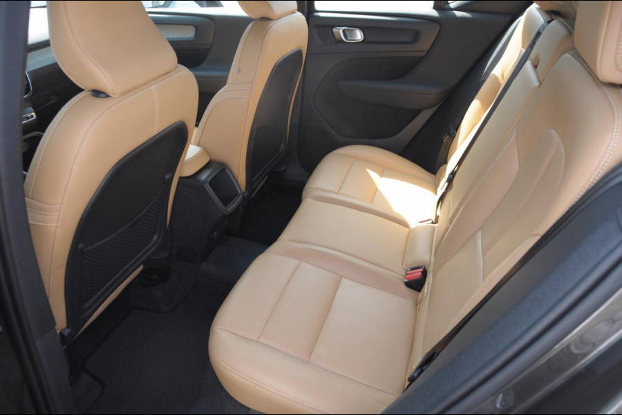 Volvo XC40 T4 190PK Automaat Inscription / Trekhaak / Adaptieve cruise control / BLIS / Stoel - Stuurwielverwarming / On Call / Parkeersensoren met 360 camera