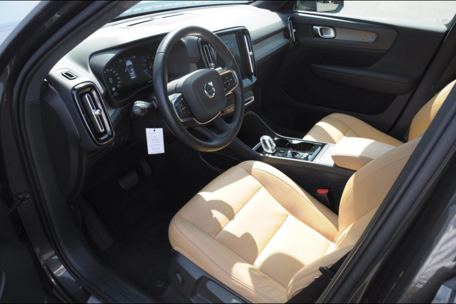 Volvo XC40 T4 190PK Automaat Inscription / Trekhaak / Adaptieve cruise control / BLIS / Stoel - Stuurwielverwarming / On Call / Parkeersensoren met 360 camera