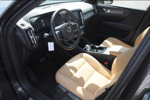 Volvo XC40 T4 190PK Automaat Inscription / Trekhaak / Adaptieve cruise control / BLIS / Stoel - Stuurwielverwarming / On Call / Parkeersensoren met 360 camera