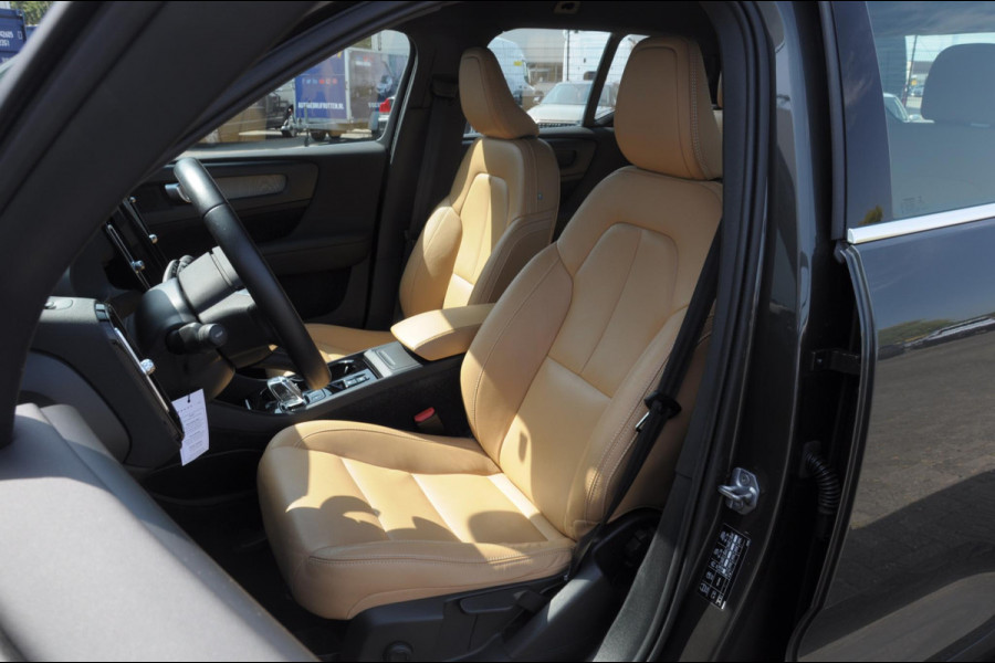 Volvo XC40 T4 190PK Automaat Inscription / Trekhaak / Adaptieve cruise control / BLIS / Stoel - Stuurwielverwarming / On Call / Parkeersensoren met 360 camera