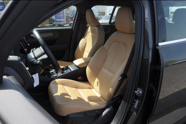 Volvo XC40 T4 190PK Automaat Inscription / Trekhaak / Adaptieve cruise control / BLIS / Stoel - Stuurwielverwarming / On Call / Parkeersensoren met 360 camera