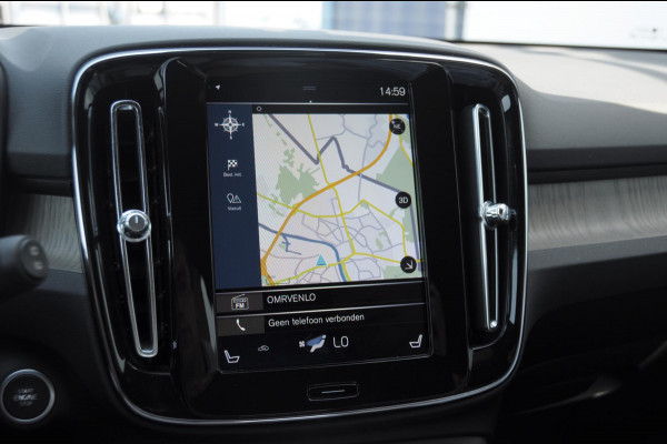 Volvo XC40 T4 190PK Automaat Inscription / Trekhaak / Adaptieve cruise control / BLIS / Stoel - Stuurwielverwarming / On Call / Parkeersensoren met 360 camera
