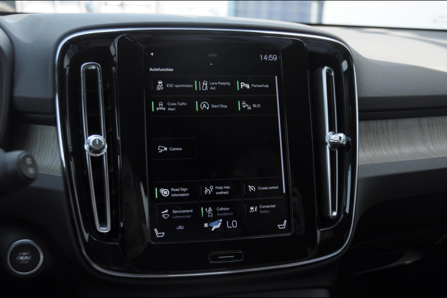 Volvo XC40 T4 190PK Automaat Inscription / Trekhaak / Adaptieve cruise control / BLIS / Stoel - Stuurwielverwarming / On Call / Parkeersensoren met 360 camera