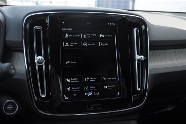 Volvo XC40 T4 190PK Automaat Inscription / Trekhaak / Adaptieve cruise control / BLIS / Stoel - Stuurwielverwarming / On Call / Parkeersensoren met 360 camera